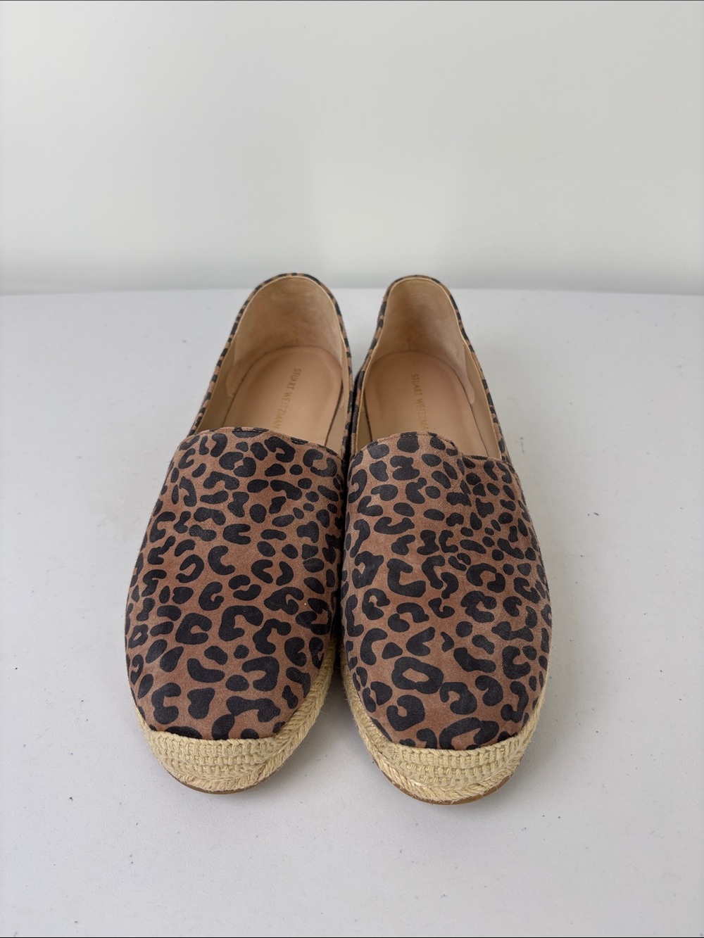 🕊️ Stuart Weitzman suede Leopard Print Espadrille Slip-Ons in Tan and Black - Picture 2 of 8